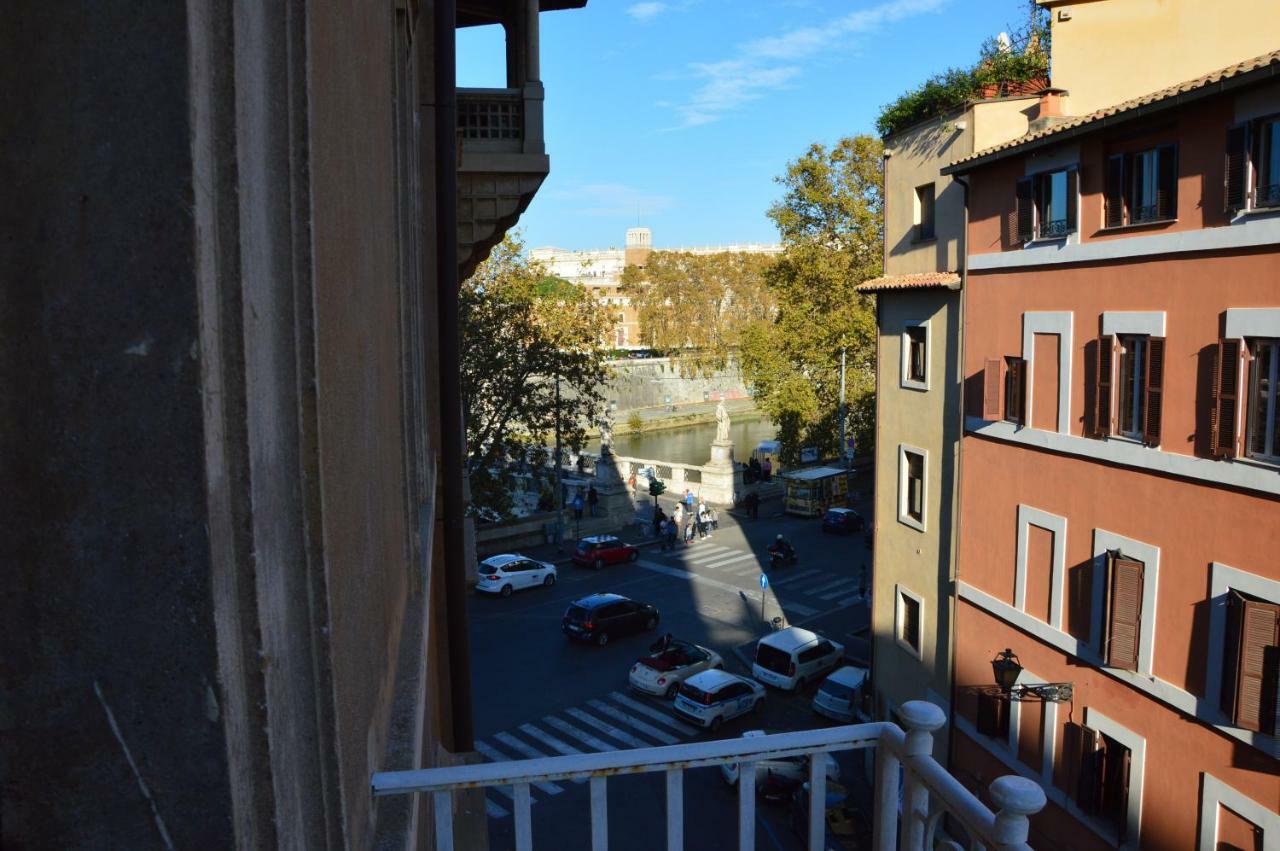 Una Finestra Su Castel Sant'Angelo Rome Exterior photo